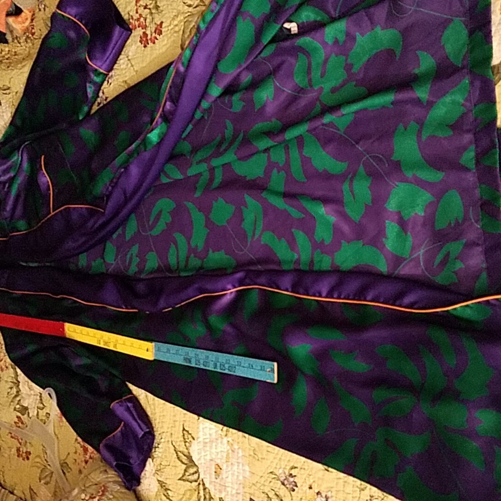 Vintage Victoria's Secret Gold Label Robe - Picture 13 of 16